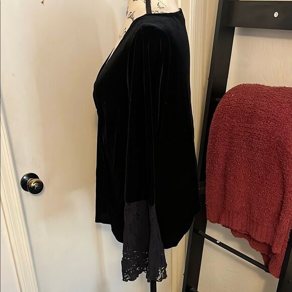 Vintage Nan Black Velour V-Neck Lace Sleeves Pullover Top Goth Emo Witchy - Picture 4 of 8